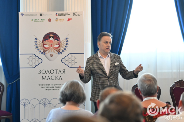 "Сегодня как никогда нужно думать о зрителе". Кирилл Крок о заботе с пользой для театрального кошелька