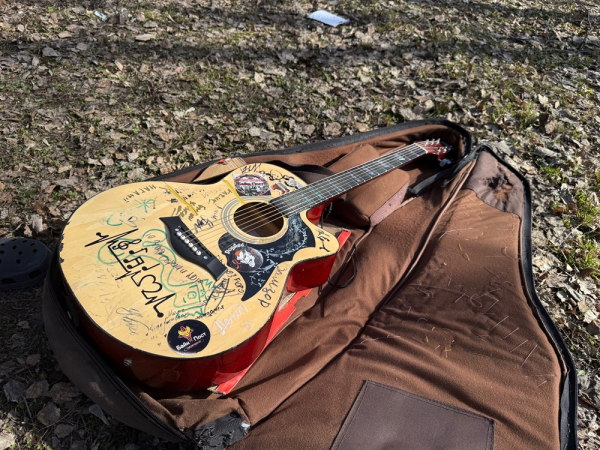 Из Таксимо в Питер. "Отчаянный велогитарист" остановился в Омске во время большого путешествия по России