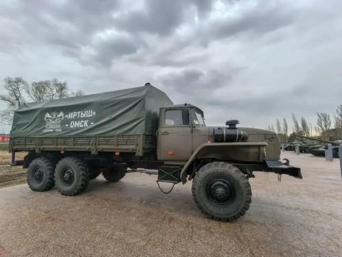 В&nbsp;омском Парке Победы появился вертолет