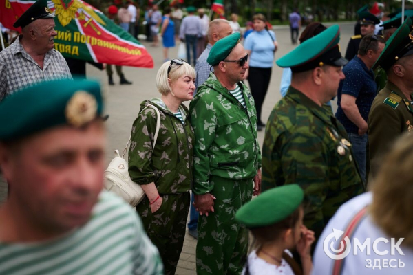 День пограничника в&nbsp;Омске отметили построением, танцами и долгожданными встречами