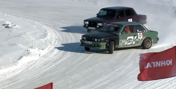 "Дрифт - это контролируемая агрессия". Омских гонщиков не напугал весенний мороз "Дрифт - это контролируемая агрессия". Омских гонщиков не напугал весенний мороз