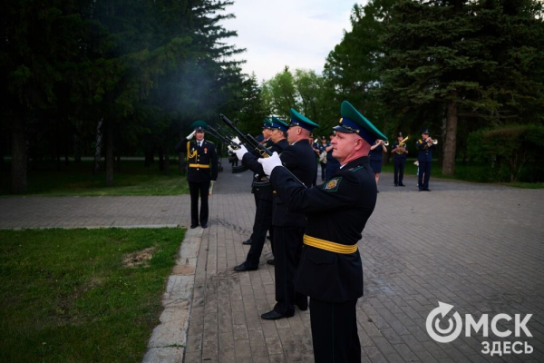 День пограничника в&nbsp;Омске отметили построением, танцами и долгожданными встречами