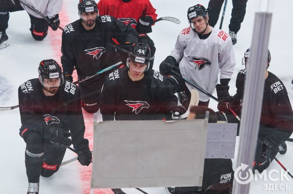 "Это наш стиль, мы от него отходить не будем". Омский "Авангард" в шаге от первого матча плей-офф