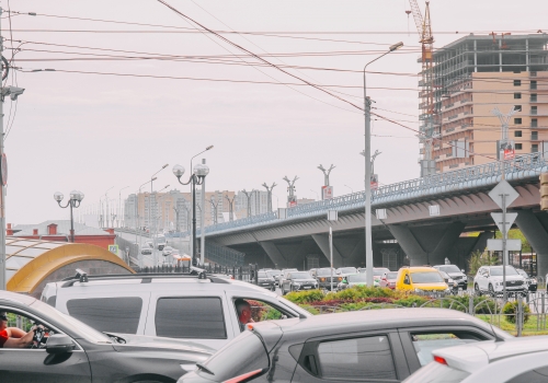 Омичам на&nbsp;люксовых авто утроят транспортный налог