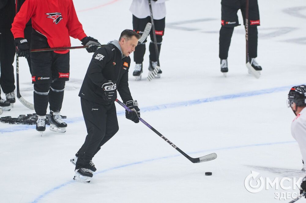 "Это наш стиль, мы от него отходить не будем". Омский "Авангард" в шаге от первого матча плей-офф