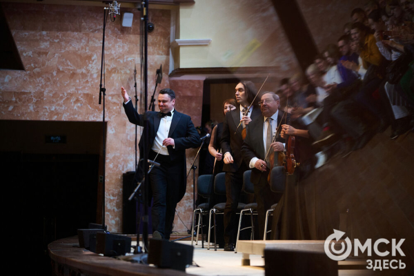 Язык взаимоотношений между Инь и Ян определяют дирижёр Михаил Голиков и виолончелист Александр Князев