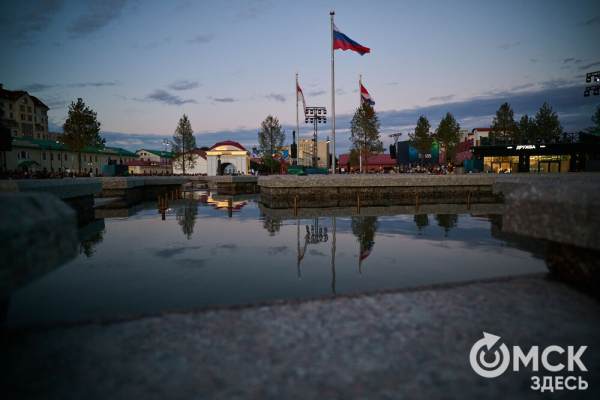 Вода, гранит, зелень: в Омской крепости открыли светомузыкальный фонтан и обновлённую набережную