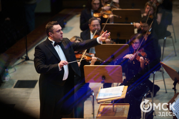 Язык взаимоотношений между Инь и Ян определяют дирижёр Михаил Голиков и виолончелист Александр Князев