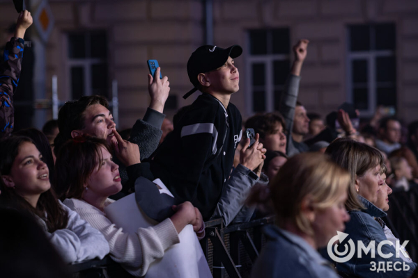 Вода, гранит, зелень: в Омской крепости открыли светомузыкальный фонтан и обновлённую набережную
