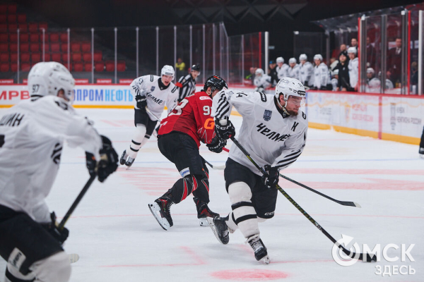 Обновлённый СКК имени Блинова принял первый хоккейный матч Обновлённый СКК имени Блинова принял первый хоккейный матч