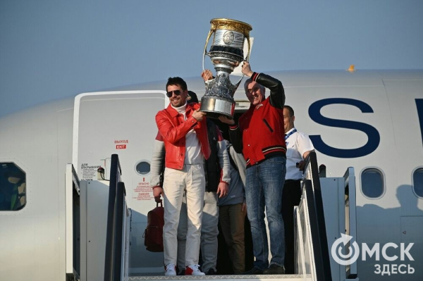 Обошёл Никитина, но вышел на Хартли. Главный тренер "Авангарда" ведёт команду к Кубку