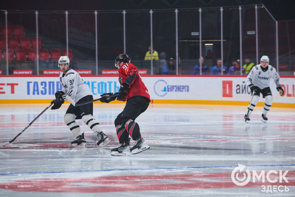 Обновлённый СКК имени Блинова принял первый хоккейный матч Обновлённый СКК имени Блинова принял первый хоккейный матч