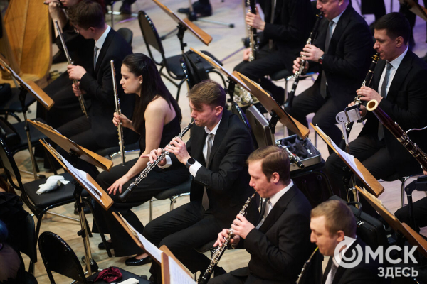 Язык взаимоотношений между Инь и Ян определяют дирижёр Михаил Голиков и виолончелист Александр Князев