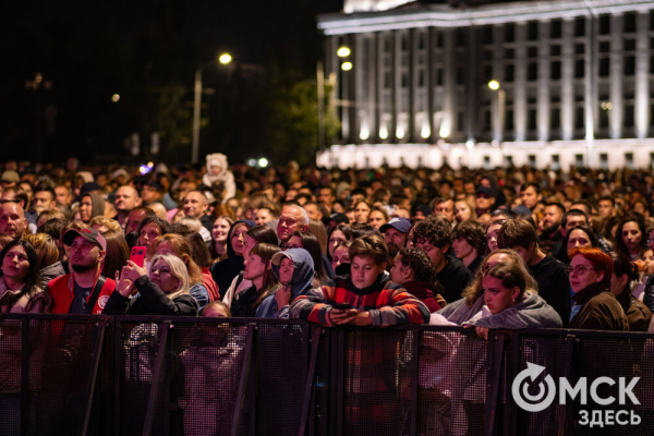 Вода, гранит, зелень: в Омской крепости открыли светомузыкальный фонтан и обновлённую набережную