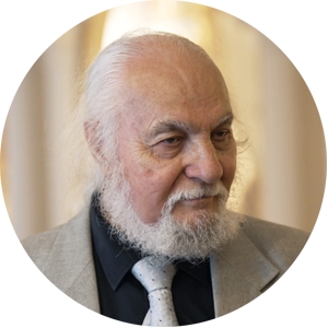 Куклы - его главный козырь. "Арлекин" перешагнул 90-летний рубеж