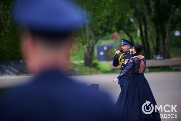 День пограничника в&nbsp;Омске отметили построением, танцами и долгожданными встречами