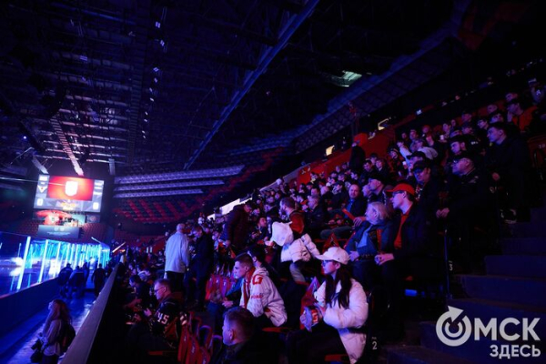 Обновлённый СКК имени Блинова принял первый хоккейный матч Обновлённый СКК имени Блинова принял первый хоккейный матч