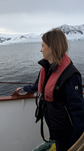 Омичи в Антарктике! Анастасия Селифонова заговорила о мировой проблеме из места, где нет часовых поясов Омичи в Антарктике! Анастасия Селифонова заговорила о мировой проблеме из места, где нет часовых поясов