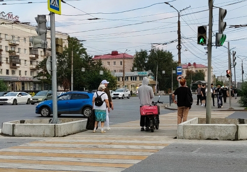 В&nbsp;Омске на&nbsp;злополучном островке в&nbsp;центре Ленинградской площади установили защитные бордюры