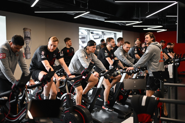 "Прошлое осталось в прошлом и никак не влияет на сегодня". Омский "Авангард" провёл тренировку перед серией с ЦСКА