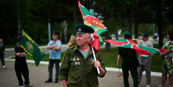 День пограничника в&nbsp;Омске отметили построением, танцами и долгожданными встречами