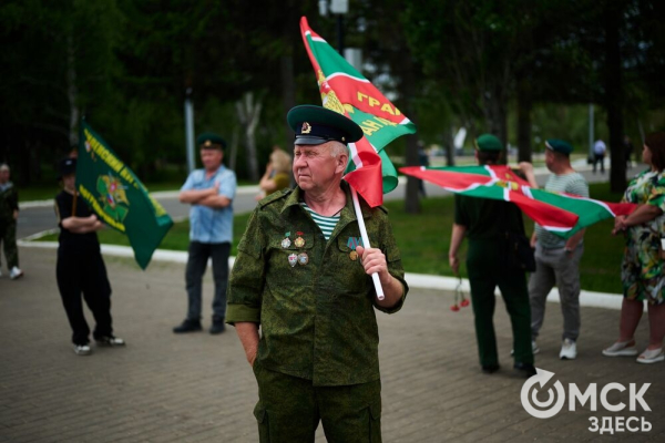 День пограничника в&nbsp;Омске отметили построением, танцами и долгожданными встречами