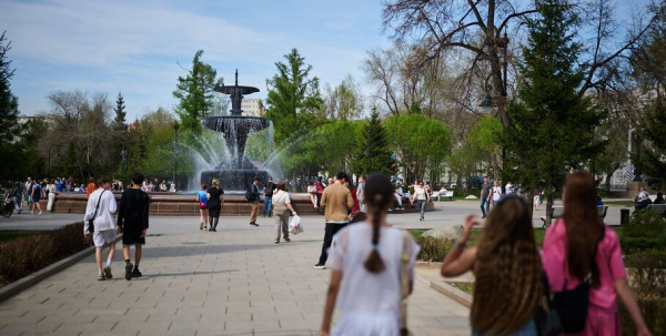 Первомай в Омске наполнился шумом городских фонтанов