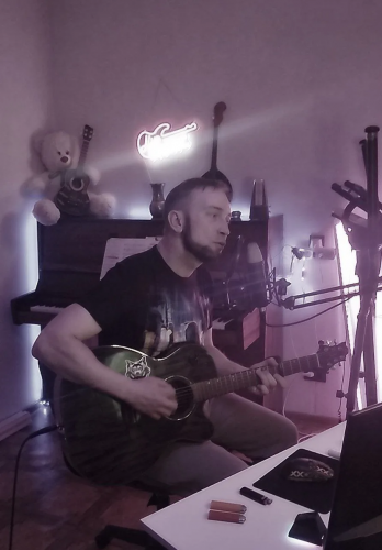 Омский продакшн: электрик с гитарой получил шанс от группы «Грот» Омский продакшн: электрик с гитарой получил шанс от группы «Грот»