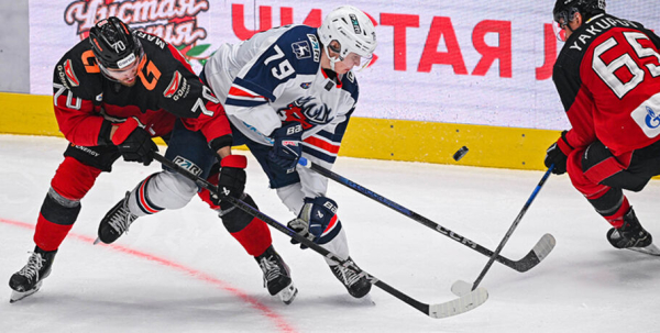 Кепки на лёд! Хет-трик Джованни Фьоре принёс победу "Авангарду"