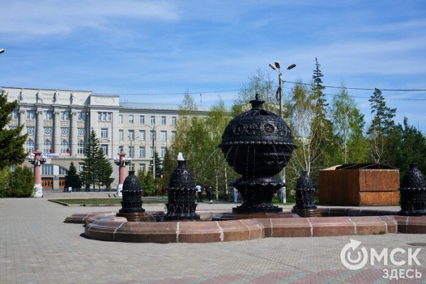 Первомай в Омске наполнился шумом городских фонтанов