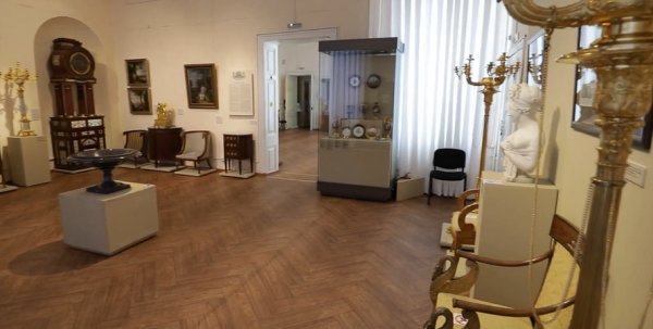 Энциклопедия красоты и истории: кто привёз в омский музей вещи царской семьи Энциклопедия красоты и истории: кто привёз в омский музей вещи царской семьи