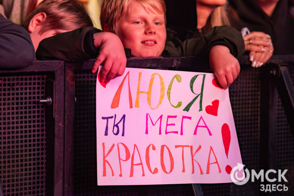 Вода, гранит, зелень: в Омской крепости открыли светомузыкальный фонтан и обновлённую набережную