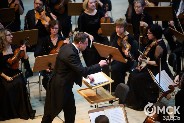 Язык взаимоотношений между Инь и Ян определяют дирижёр Михаил Голиков и виолончелист Александр Князев