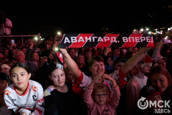 "Сердце Омска" бьётся в ритме хоккея: презентация "Авангарда"