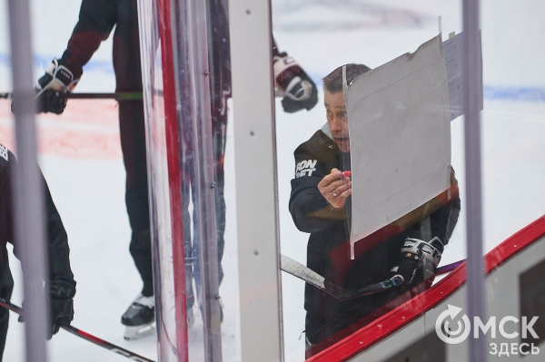 "Нефтехимик" сравнял счёт в серии с "Авангардом" "Нефтехимик" сравнял счёт в серии с "Авангардом"