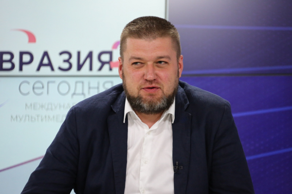 Старт в искусстве: как в Омске помогают молодым художникам заявить о себе