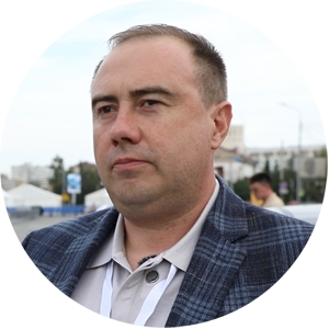 Скорость, безопасность и душевная беседа. Как в Омске проходит конкурс "Лучший водитель такси в России"