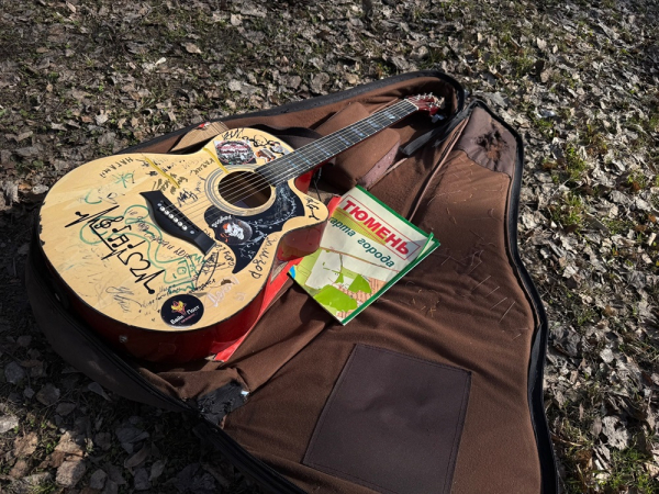 Из Таксимо в Питер. "Отчаянный велогитарист" остановился в Омске во время большого путешествия по России