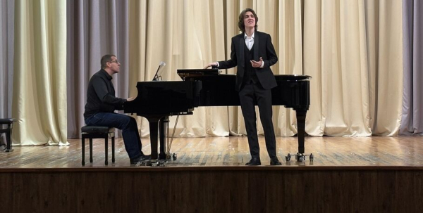 "Когда слово и музыка соприкасаются, начинается чудо". История творческого пути вокалиста Ярослава Дергачева "Когда слово и музыка соприкасаются, начинается чудо". История творческого пути вокалиста Ярослава Дергачева