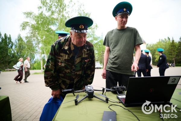 День пограничника в&nbsp;Омске отметили построением, танцами и долгожданными встречами