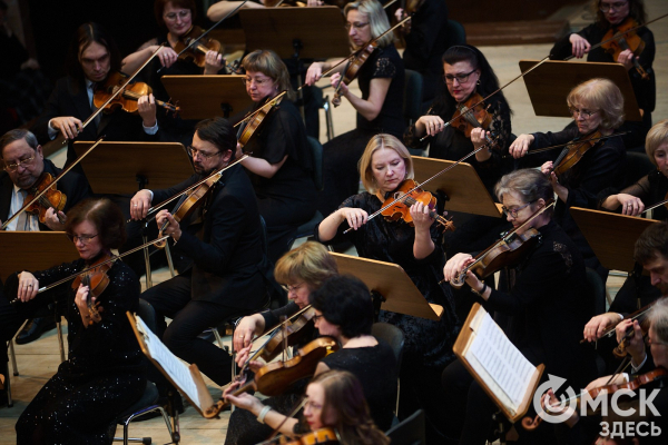 Язык взаимоотношений между Инь и Ян определяют дирижёр Михаил Голиков и виолончелист Александр Князев