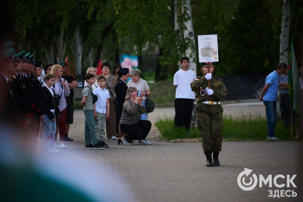 День пограничника в&nbsp;Омске отметили построением, танцами и долгожданными встречами