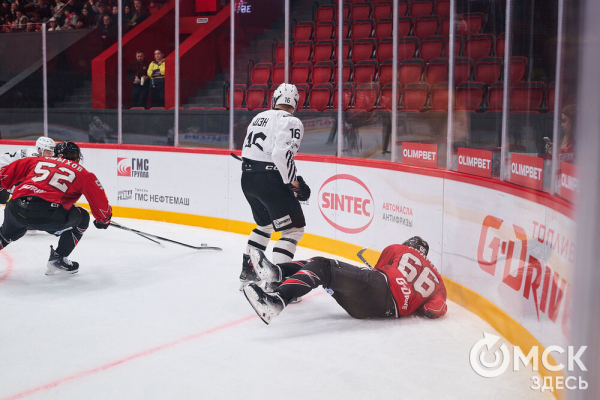 Обновлённый СКК имени Блинова принял первый хоккейный матч Обновлённый СКК имени Блинова принял первый хоккейный матч