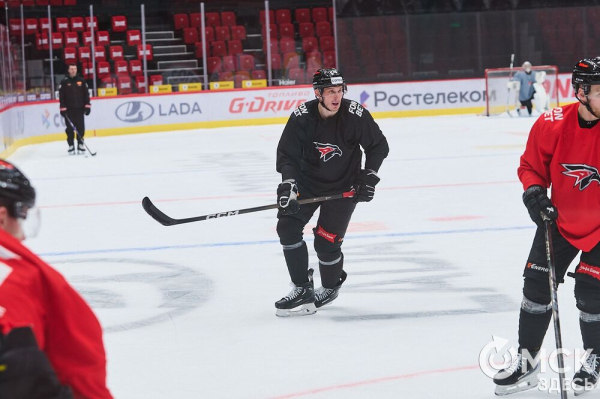 "Это наш стиль, мы от него отходить не будем". Омский "Авангард" в шаге от первого матча плей-офф