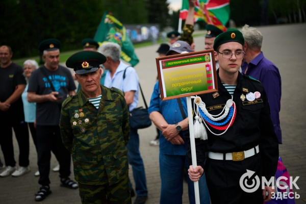 День пограничника в&nbsp;Омске отметили построением, танцами и долгожданными встречами