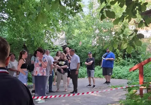 С жильцами дома по улице Звездова встретились представители мэрии Омска С жильцами дома по улице Звездова встретились представители мэрии Омска