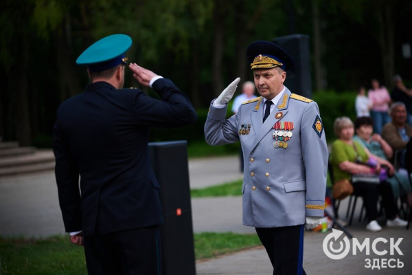 День пограничника в&nbsp;Омске отметили построением, танцами и долгожданными встречами