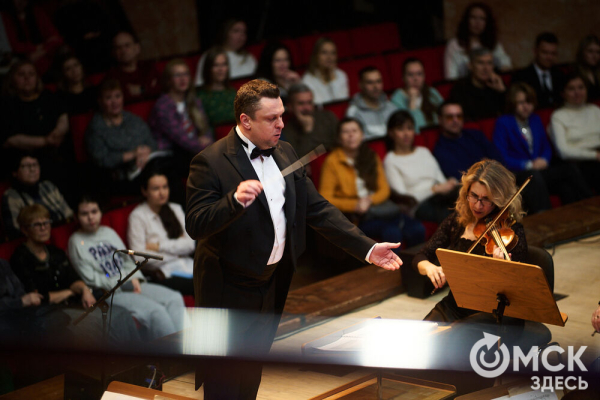 Язык взаимоотношений между Инь и Ян определяют дирижёр Михаил Голиков и виолончелист Александр Князев