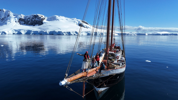 Омичи в Антарктике! Анастасия Селифонова заговорила о мировой проблеме из места, где нет часовых поясов Омичи в Антарктике! Анастасия Селифонова заговорила о мировой проблеме из места, где нет часовых поясов