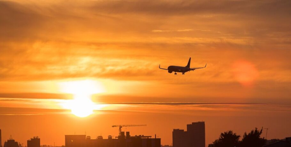 В Омском аэропорту выделили место для объятий и поцелуев В Омском аэропорту выделили место для объятий и поцелуев